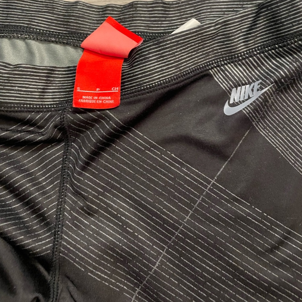 Nike running leggings - size small - like new condition - Picture 2 of 2